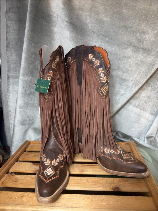 Buck & Brana Shoes - Buck & Brana *NEW* Franny Crack Women's Boot w/Fringe in Honey. Size 8.5